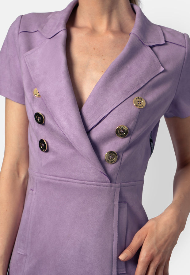 Lavendelfarbenes Minikleid aus veganem Ökoleder