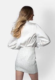 Colette – Weiße Bluse mit Jabot aus luxuriösem Baumwollsatin
