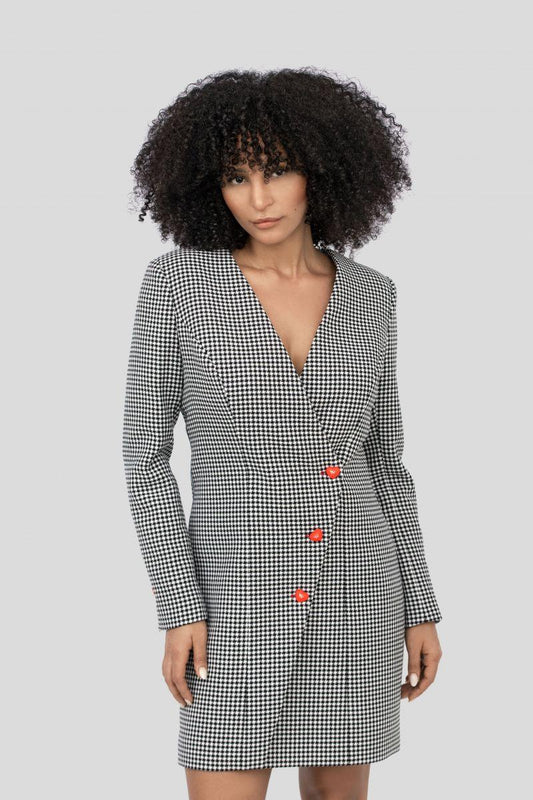 Kaufen Sie das elegante Blazer Dress online. Stilvolles Damen-Blazerkleid mit tailliertem Schnitt und doppelreihiger Knopfleiste. Perfekt für Business und Abend-Events. Jetzt online bestellen.