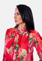 Bluse mit Blumenprint und Bindeschleife in Rot 