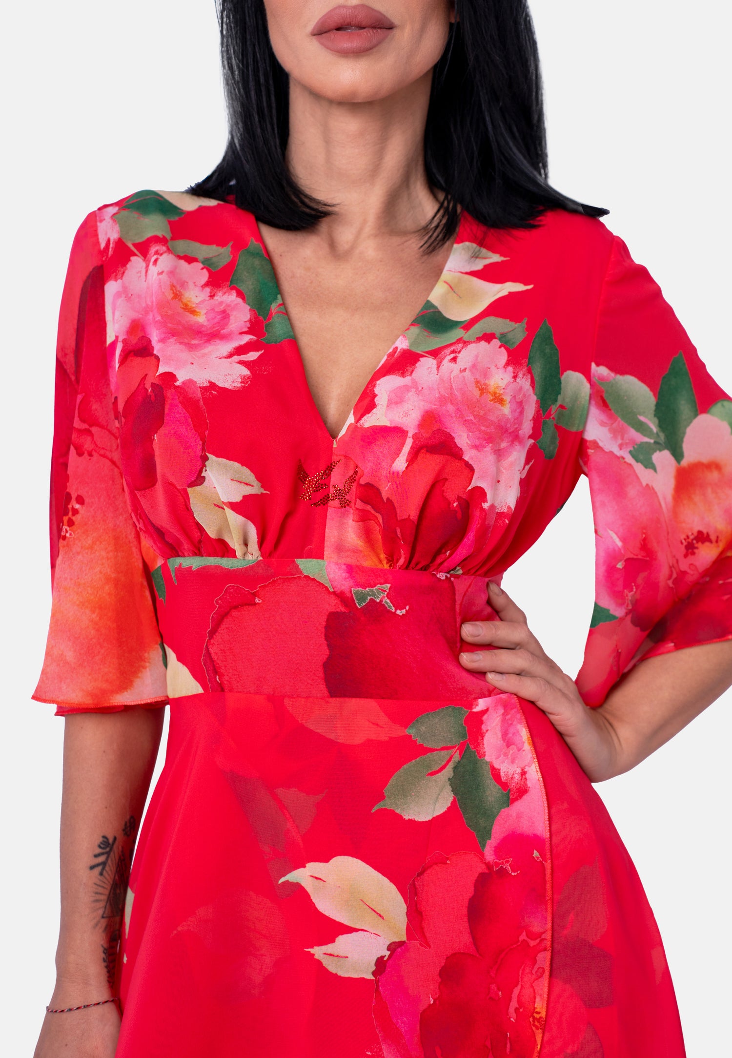 Langes Kleid mit Blumenprint und asymmetrischem Saum in Rot 