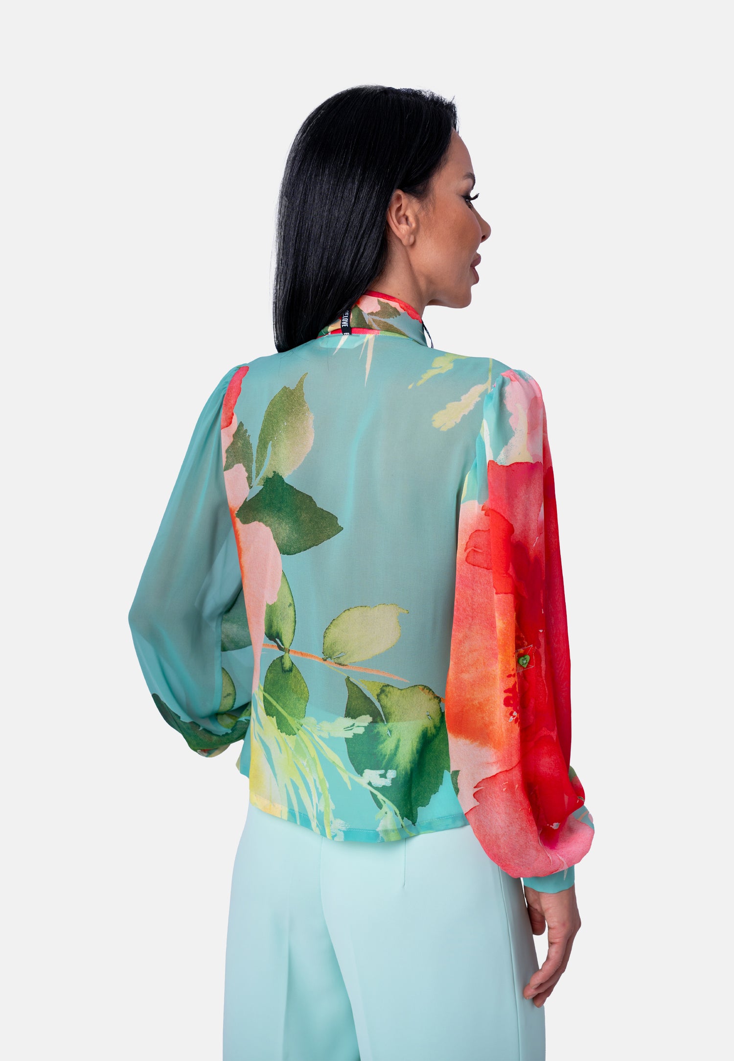 Bluse mit Blumenprint und Bindeelementen in Mint und Rot | Jardin by Birds of Love