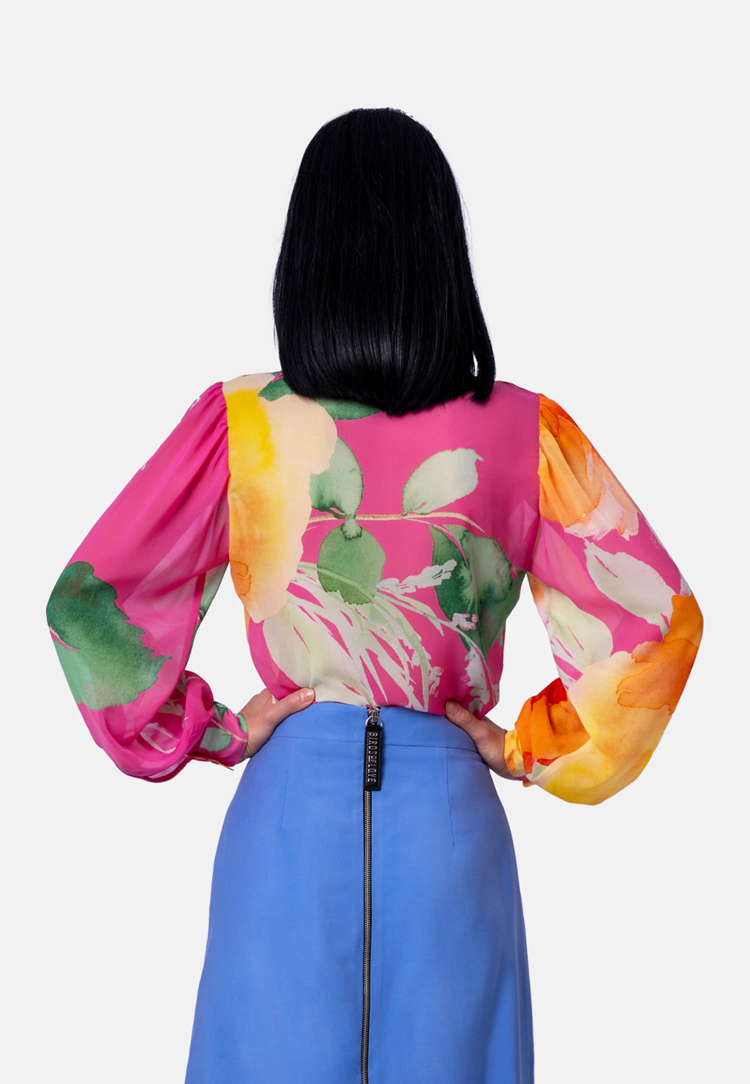 Florale Bluse mit Stehkragen und Volumenärmeln Rosa | Jardin by Birds of Love