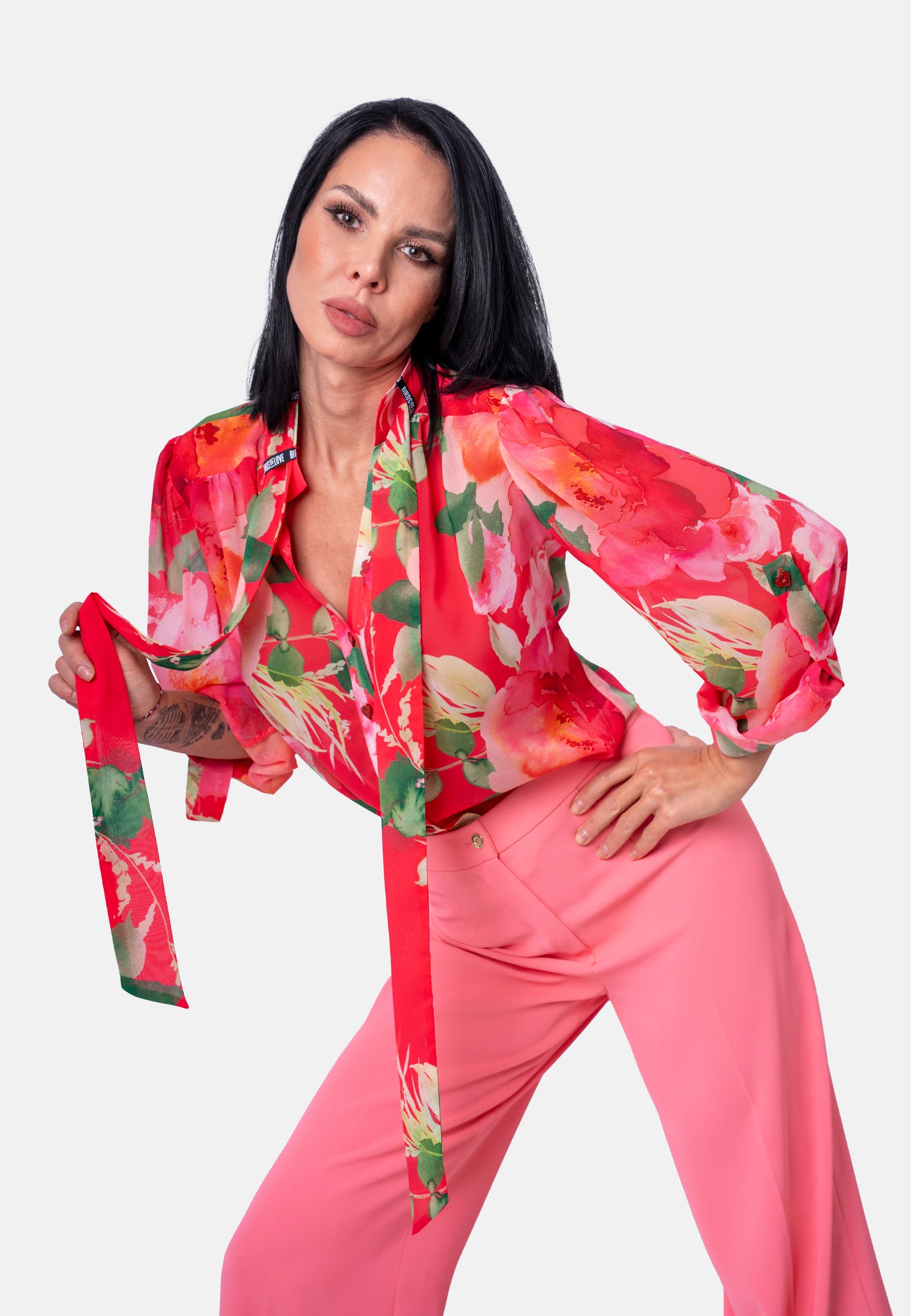 Bluse mit Blumenprint und Bindeschleife in Rot 