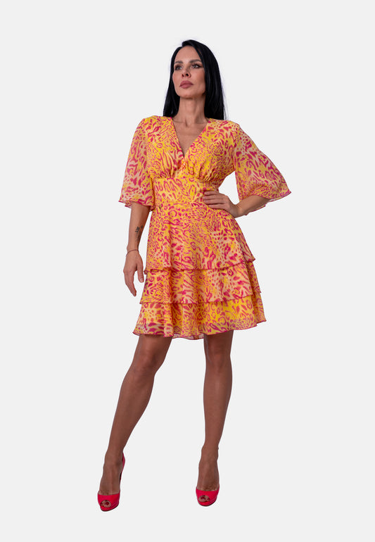 Kurzes Kleid mit V-Ausschnitt und Volantrock im Animalprint in Gelb-Pink | Birds of Wild Grace by Birds of Love