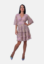 Kurzes Kleid mit V-Ausschnitt und Volantrock im Animalprint in Flieder-Beige | Birds of Wild Grace by Birds of Love