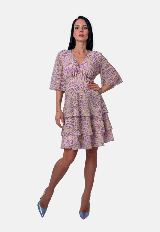 Kurzes Kleid mit V-Ausschnitt und Volantrock im Animalprint in Flieder-Beige | Birds of Wild Grace by Birds of Love