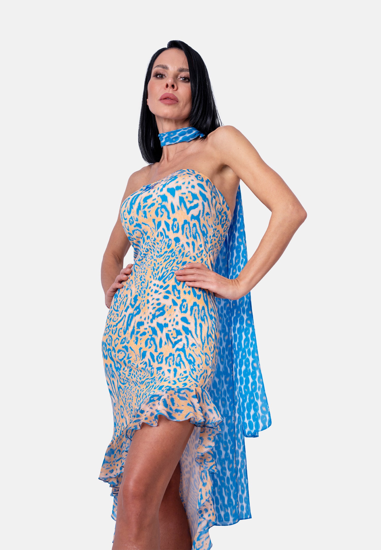 Schulterfreies Kleid mit asymmetrischem Volantsaum und langem Schal in Blau-Beige | Birds of Wild Grace by Birds of Love