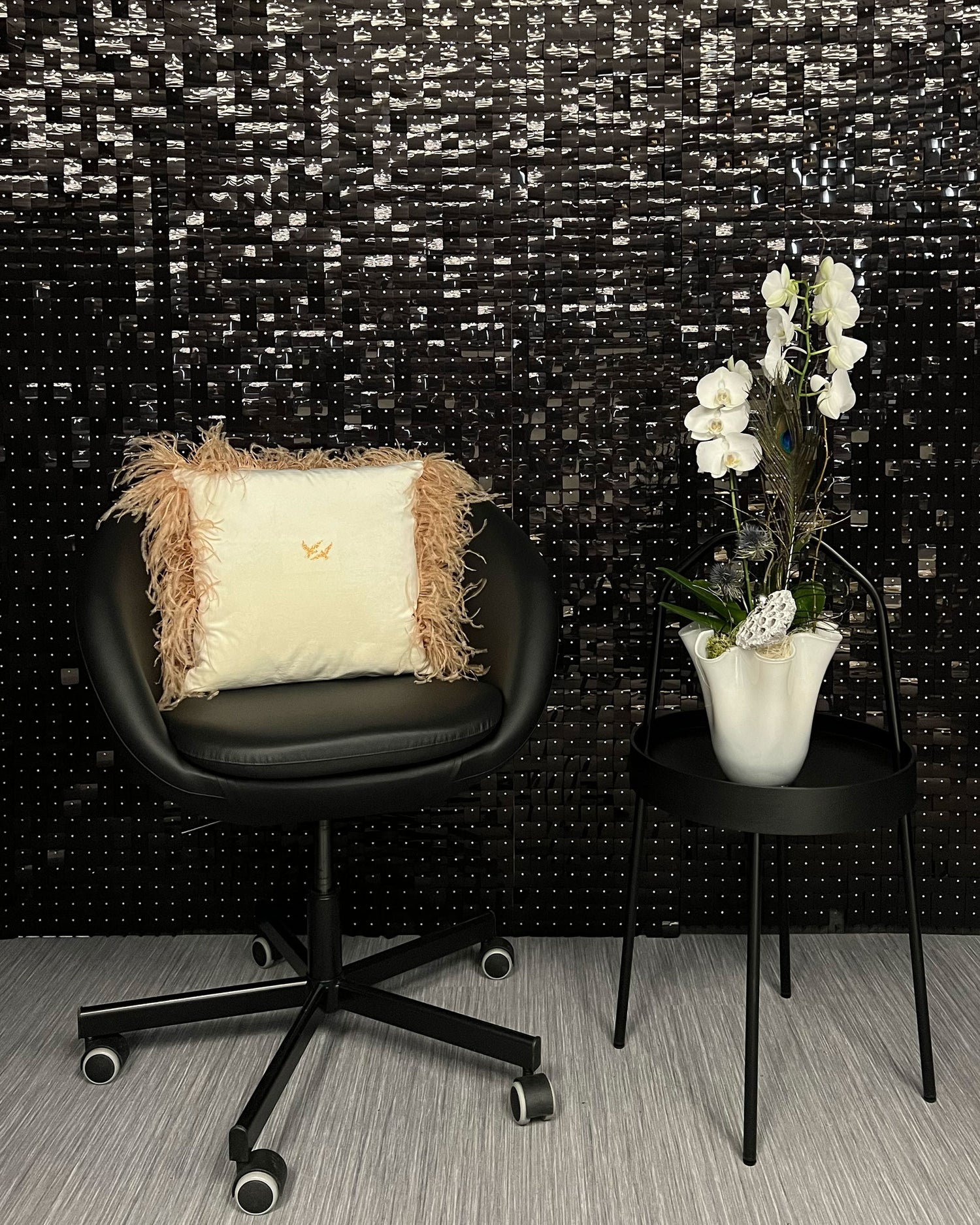 Entdecken Sie unser dekoratives Kissen mit exklusivem Vogel-Motiv. Dieses stilvolle Zierkissen passt zu jeder Einrichtung und ist das perfekte Wohnaccessoire. Jetzt online kaufen.