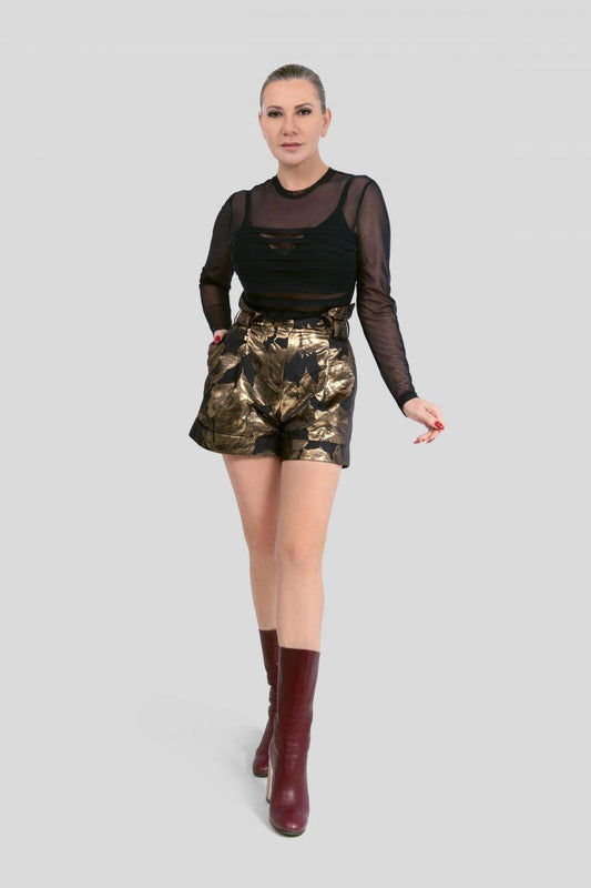 Kaufen Sie die eleganten Golden Shorts aus schimmerndem Samt online. Stilvolle Samt-Shorts für Damen in Gold. Perfekt für festliche Anlässe und elegante Alltags-Outfits. Jetzt online bestellen.