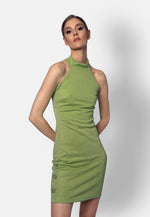 Dieses limonengrüne Minikleid aus hochwertigem, elastischem Viskose-Jersey aus Italien vereint Eleganz und Komfort. Die figurbetonte Passform betont die Silhouette, während edle hochwertige Zierelemente für einen luxuriösen Touch sorgen.