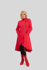 Kaufen Sie den Mantel A-Linien-Asymmetrisch in Rot online. Eleganter Mantel mit einzigartigem asymmetrischem Schnitt und A-Linien-Form. Ideal für einen stilvollen Look in der Übergangszeit. Jetzt bestellen.