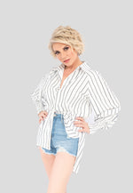 Die Oversize striped Hemdbluse ist ein modernes und vielseitiges Kleidungsstück, das durch seinen lässigen, überdimensionierten Schnitt besticht. Gefertigt aus 100 % Polyester, bietet die Bluse einen geraden Schnitt und extralange Ärmel, die für einen trendigen Look sorgen.