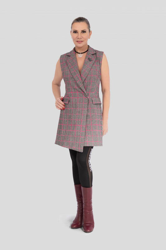 Kaufen Sie das elegante Plaid Waistcoat Dress aus 100 % Wolle. Stilvolles Westenkleid mit Karomuster, perfekt für Büro und Freizeit. Hochwertige Mode, nachhaltig und vielseitig. Jetzt online bestellen.