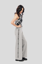 Kaufen Sie die Soft Stoffhose online. Elegante Stoffhose mit weitem Bein und hohem Tragekomfort. Perfekt für Damen, die Stil und Gemütlichkeit schätzen. Jetzt online bestellen.