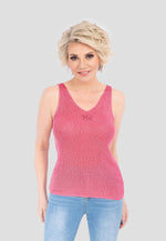 Kaufen Sie das elegante Stricktop mit Glitzergarn online. Stilvolles Stricktop mit hohem Kragen und Glitzerfäden. Perfekt für festliche und schicke Alltags-Outfits. Jetzt online bestellen.