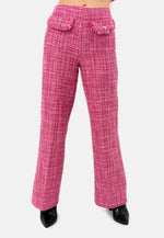 Produktbeschreibung:
Verleihen Sie Ihrem Look mit dieser stilvollen Tweed-Hose eine elegante Note. Sie ist aus einem dichten, aber dennoch bequemen Tweed-Stoff gefertigt, sitzt perfekt und die dekorativen Knöpfe setzen einen einzigartigen Akzent.

Diese vielseitige Hose lässt sich sowohl mit einem Blazer für einen eleganten Business-Look als auch mit einem gemütlichen Pullover und Stiefeln für einen entspannten Alltagsstil kombinieren. Sie ist die perfekte Grundlage für eine Vielzahl von modischen Outfits.