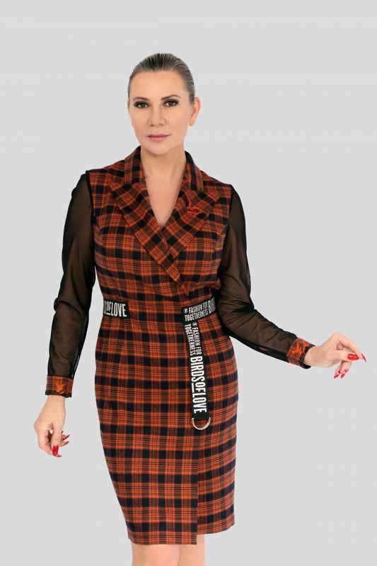 Kaufen Sie das lange Woll-Westenkleid im Karo-Muster Plaid Waistcoat Dress. Elegant, warm und vielseitig – perfekt für stilvolle Büro- oder Alltags-Outfits. Weltweiter Versand.