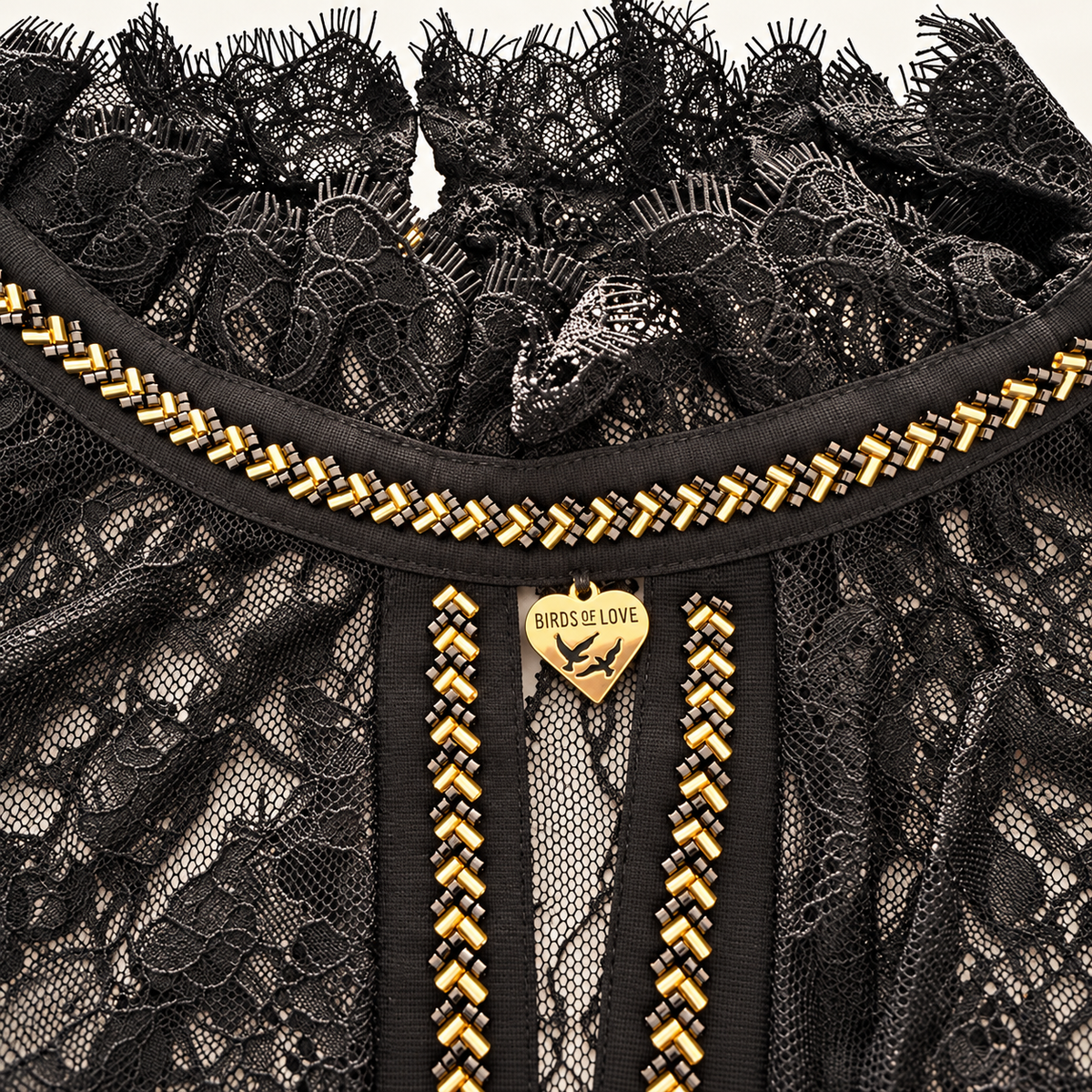 Schwarze Spitzenbluse mit goldenem Strass