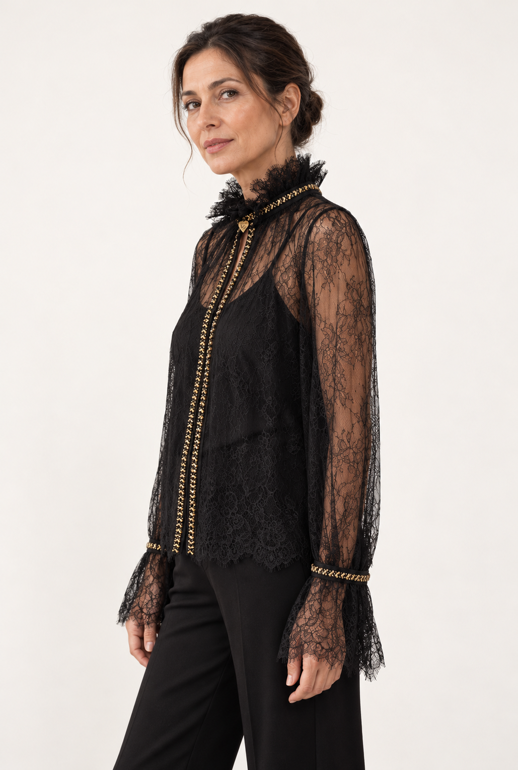Schwarze Spitzenbluse mit goldenem Strass