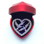Entdecken Sie unsere elegante versilberte Brosche mit funkelnden Zirkonia-Strasskristallen. Ein luxuriöses Accessoire für jeden Anlass. Jetzt kaufen!
